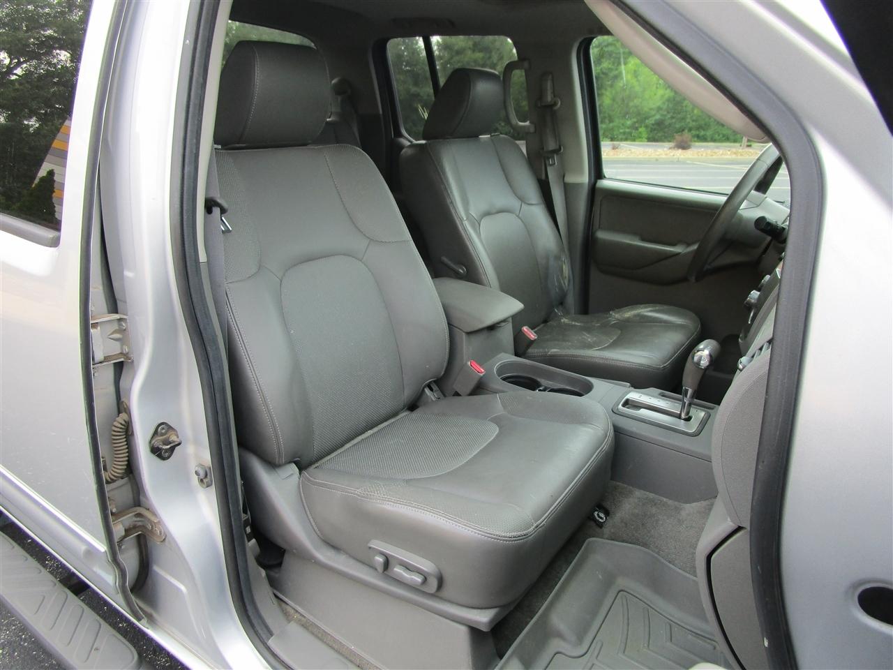 Nissan Frontier SL Crew Cab 4WD 2011
