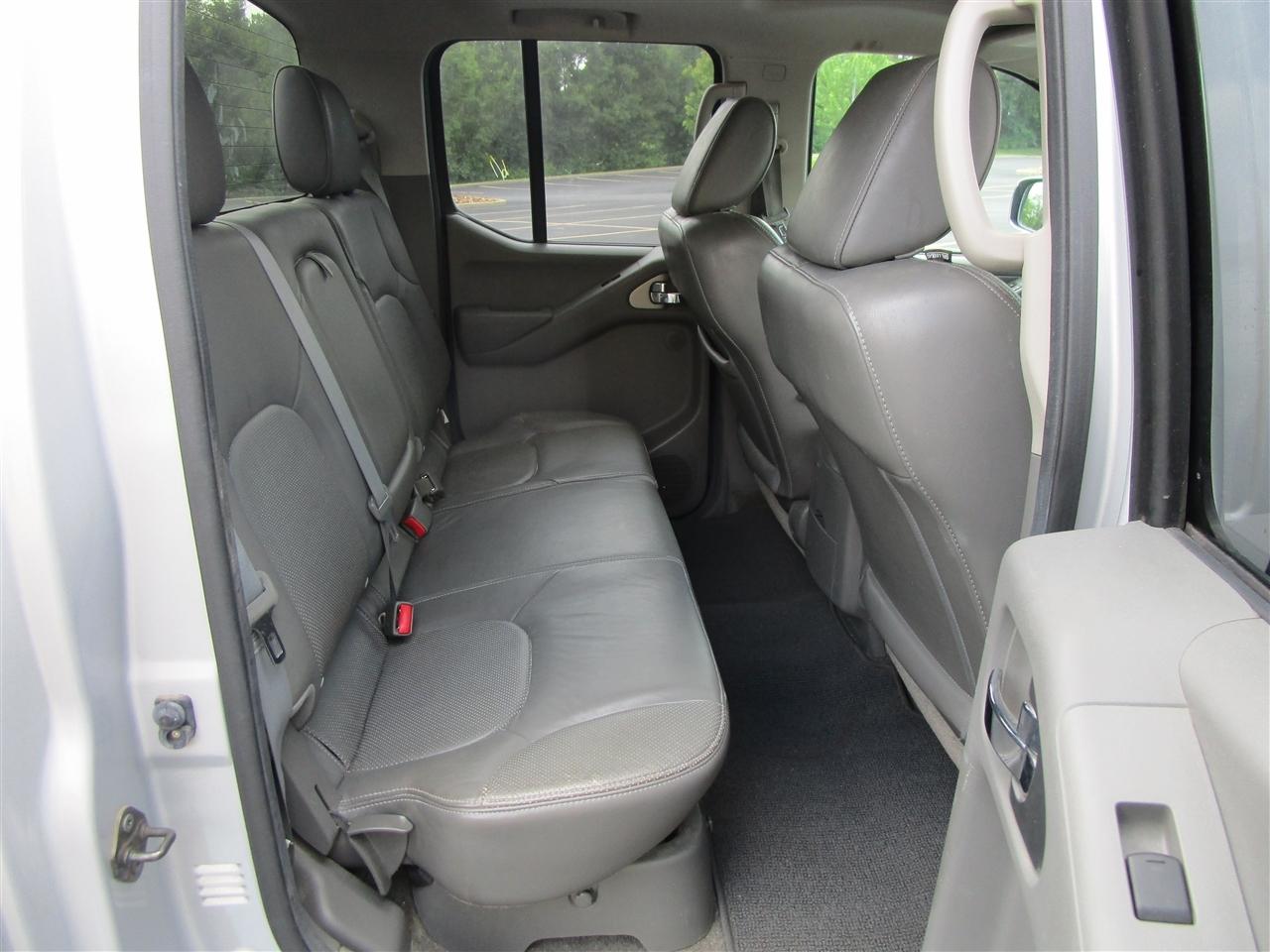 Nissan Frontier SL Crew Cab 4WD 2011