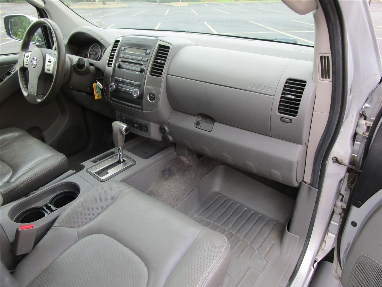 Nissan Frontier SL Crew Cab 4WD 2011