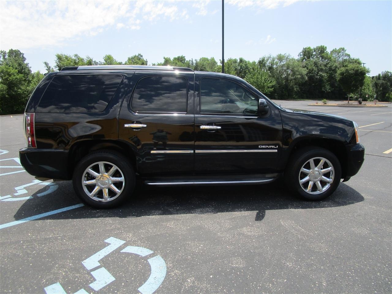 GMC Yukon Denali 4WD 2013