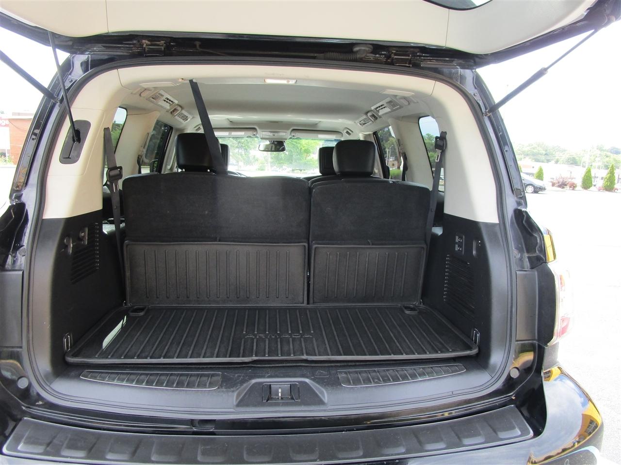Nissan Armada Platinum AWD 2017