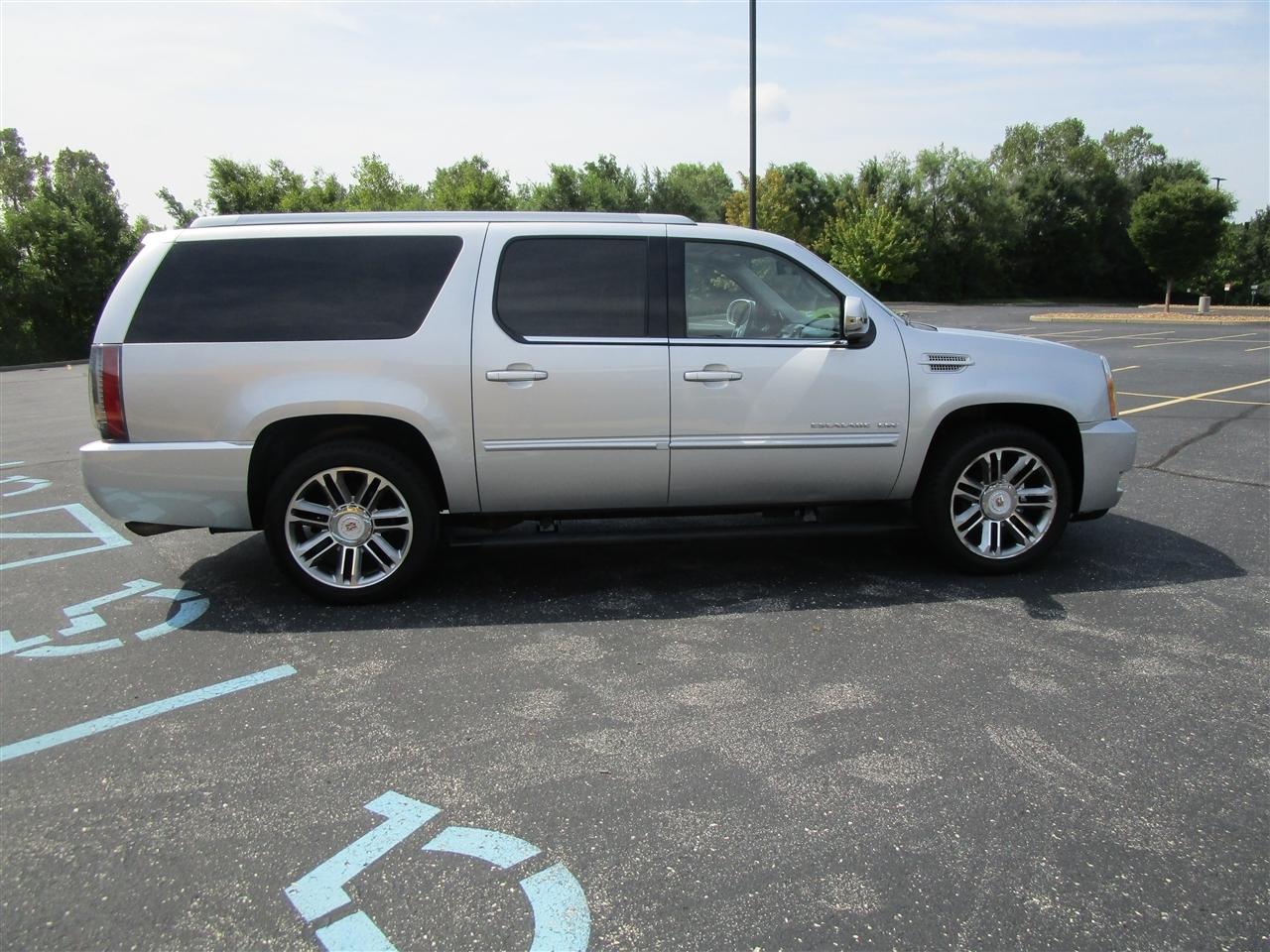 Cadillac Escalade ESV AWD Premium 2013