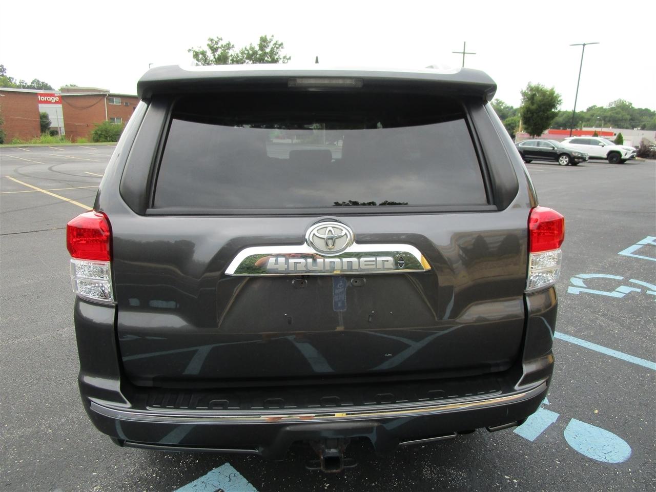 Toyota 4Runner Limited 4WD V6 2012