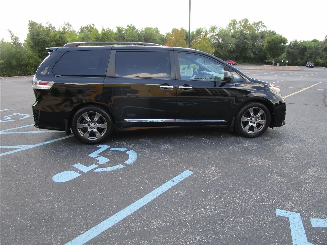 Toyota Sienna SE 8-Passenger 2017