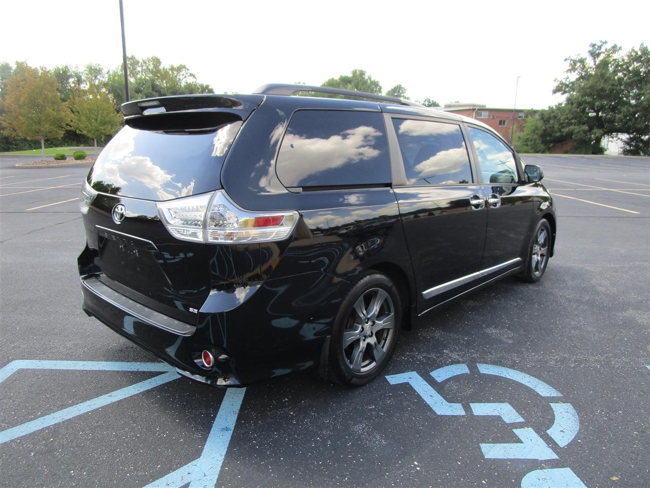 Toyota Sienna SE 8-Passenger 2017