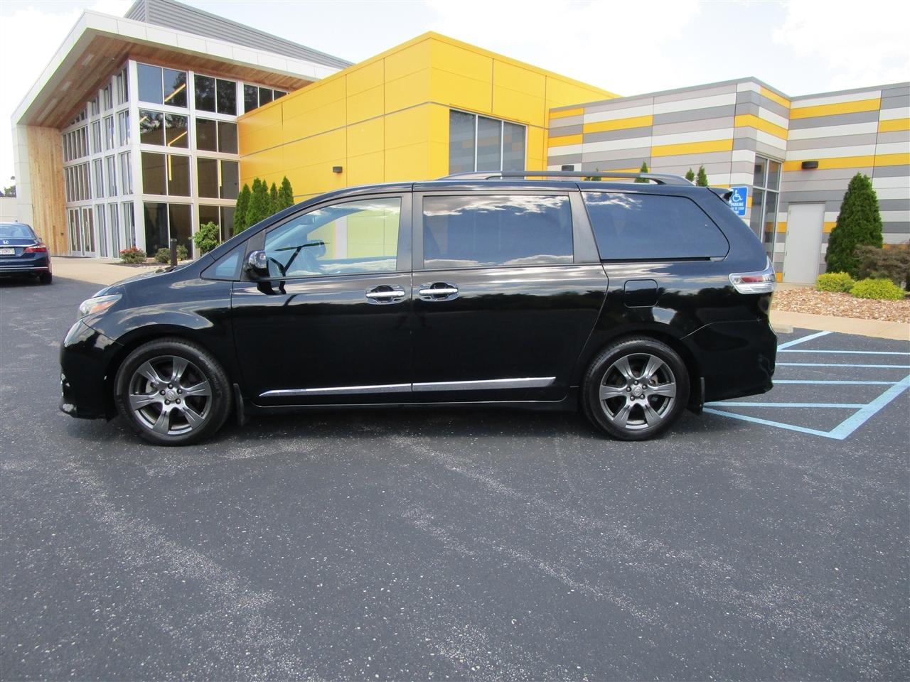 Toyota Sienna SE 8-Passenger 2017