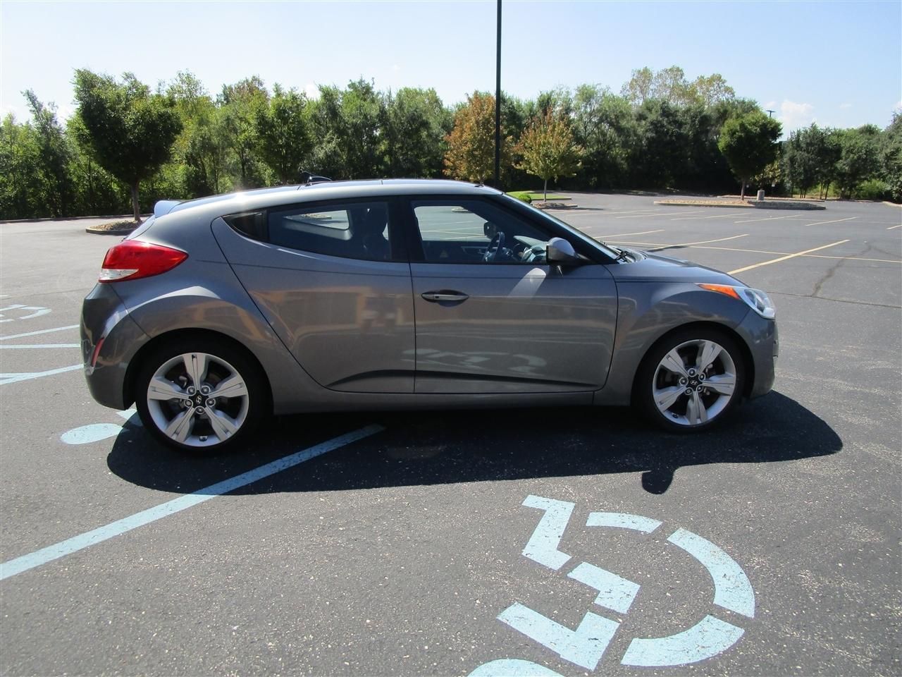 Hyundai Veloster Base 6MT 2017