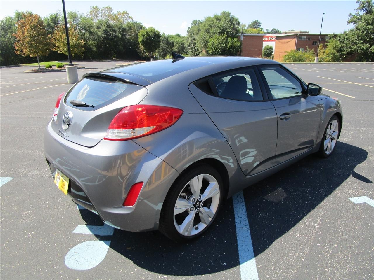 Hyundai Veloster Base 6MT 2017