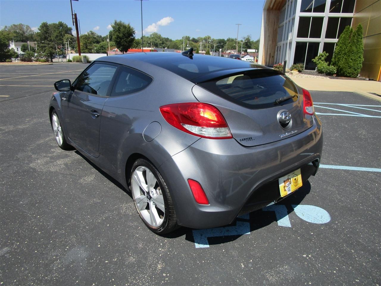 Hyundai Veloster Base 6MT 2017
