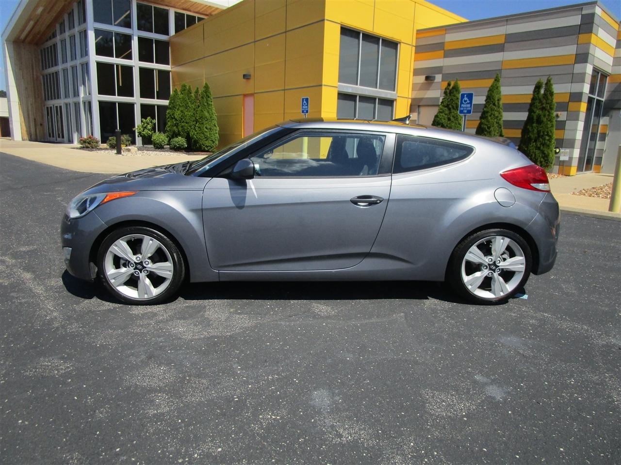 Hyundai Veloster Base 6MT 2017