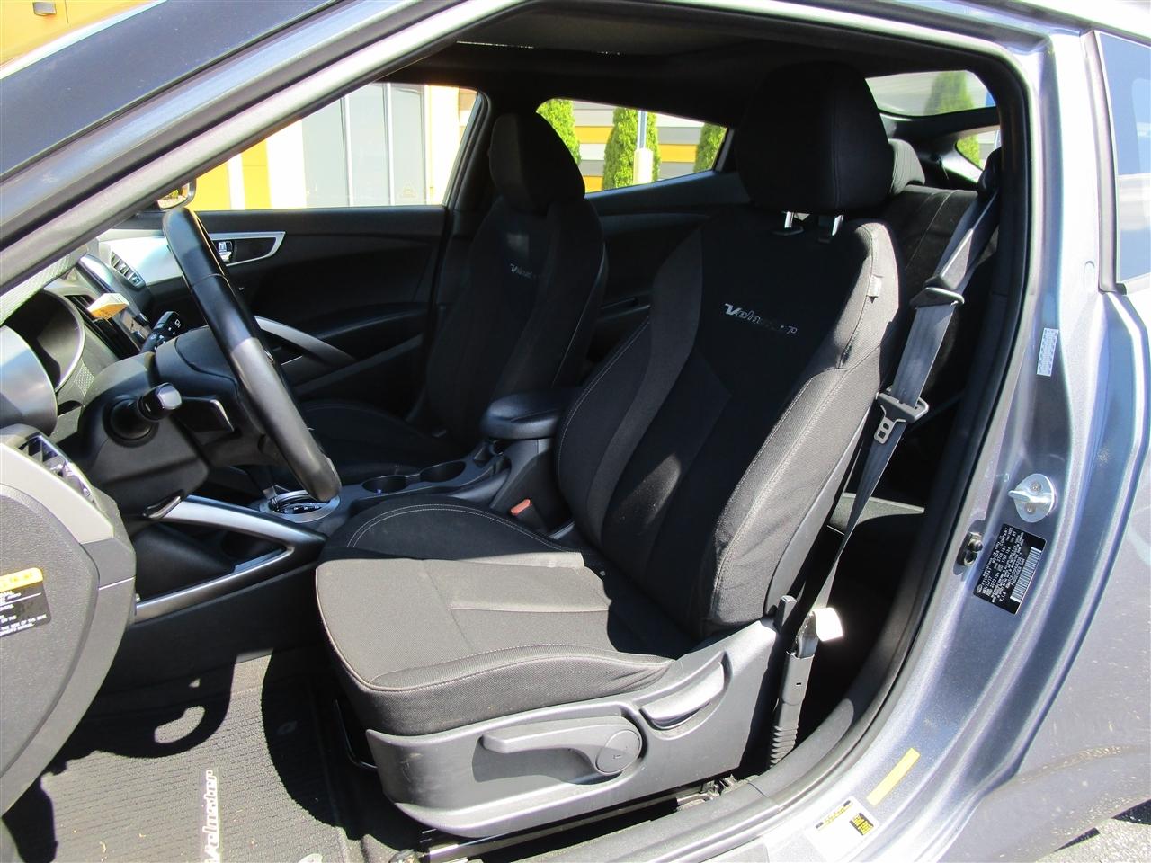 Hyundai Veloster Base 6MT 2017