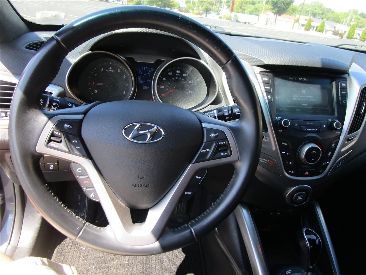 Hyundai Veloster Base 6MT 2017
