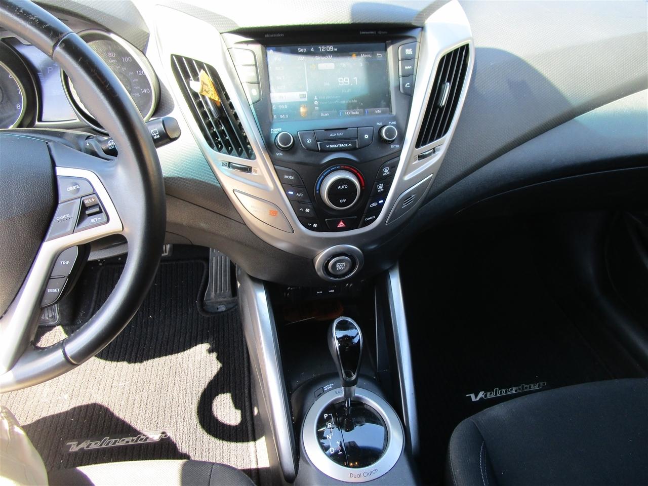 Hyundai Veloster Base 6MT 2017