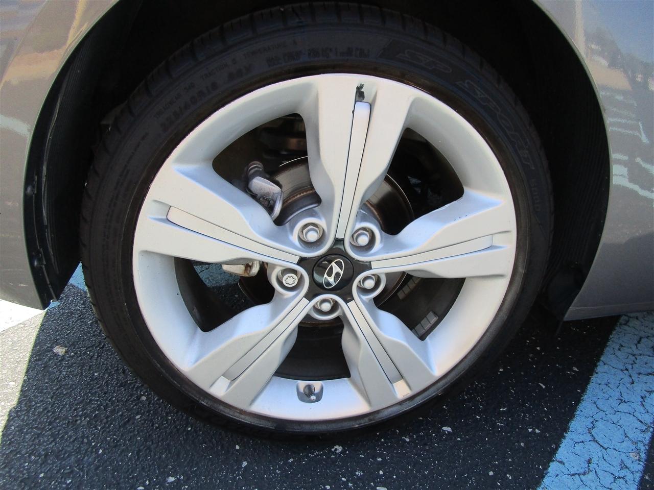 Hyundai Veloster Base 6MT 2017
