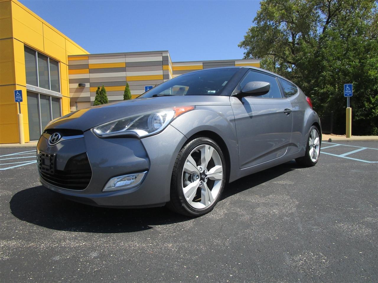 Hyundai Veloster Base 6MT 2017