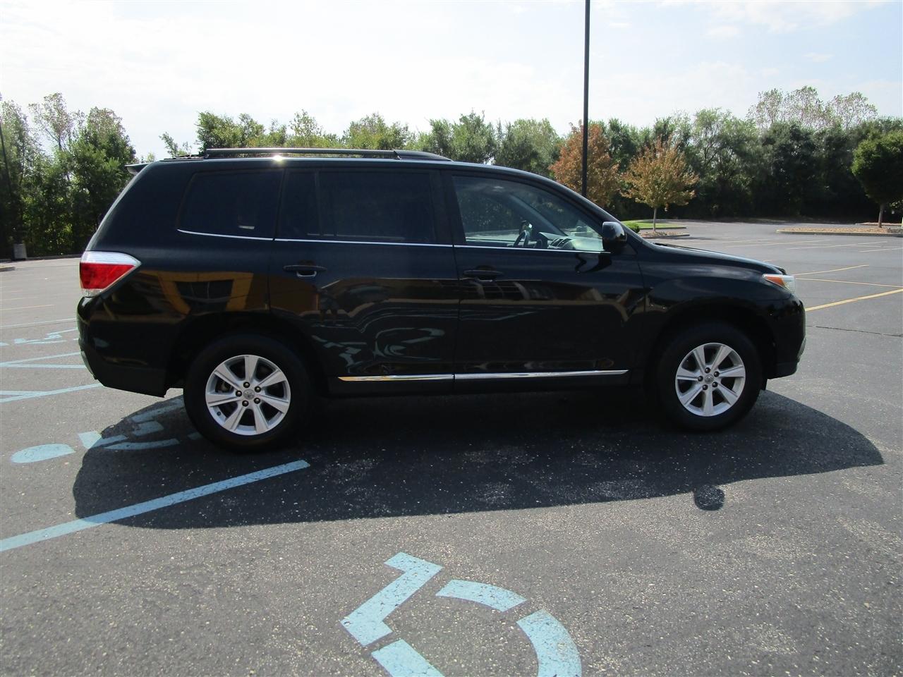 Toyota Highlander Base 4WD 2013