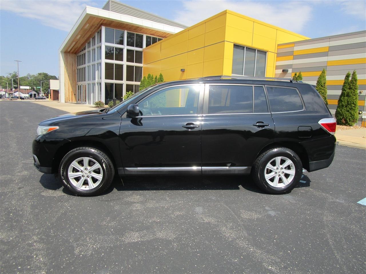 Toyota Highlander Base 4WD 2013