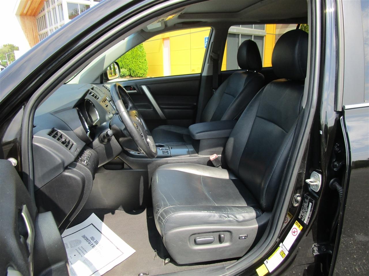 Toyota Highlander Base 4WD 2013