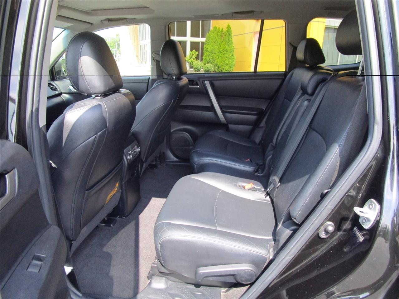 Toyota Highlander Base 4WD 2013