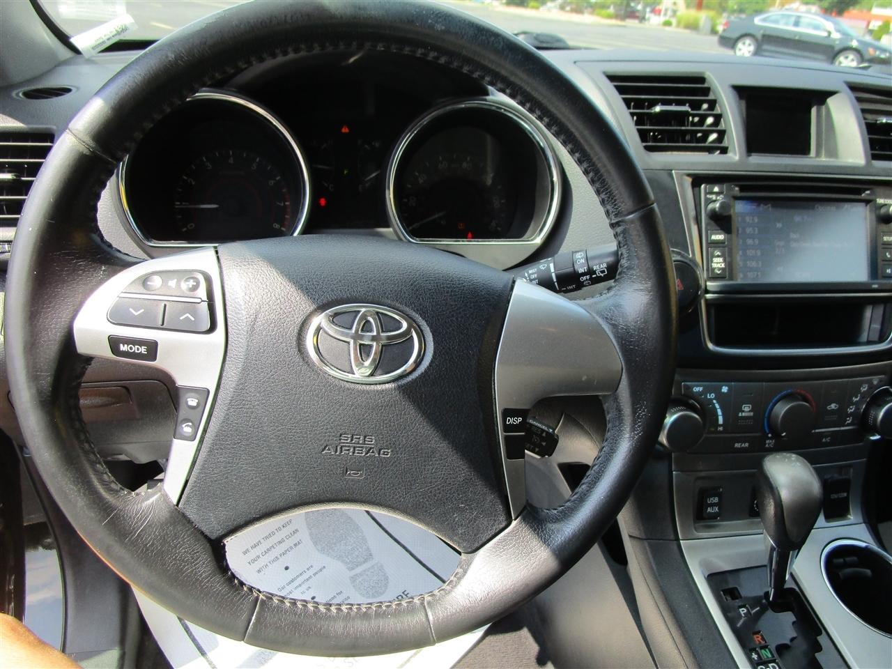 Toyota Highlander Base 4WD 2013