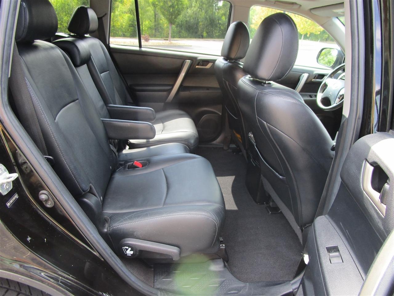 Toyota Highlander Base 4WD 2013