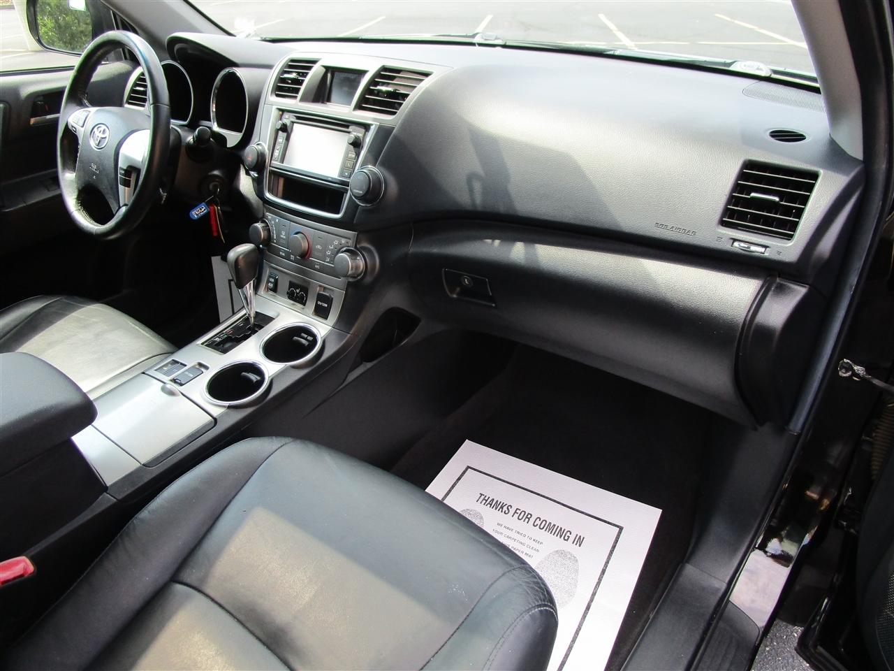 Toyota Highlander Base 4WD 2013