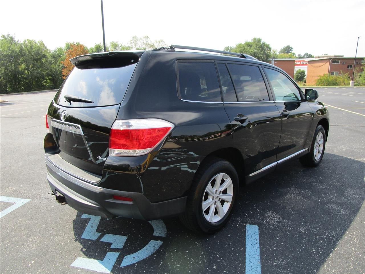 Toyota Highlander Base 4WD 2013