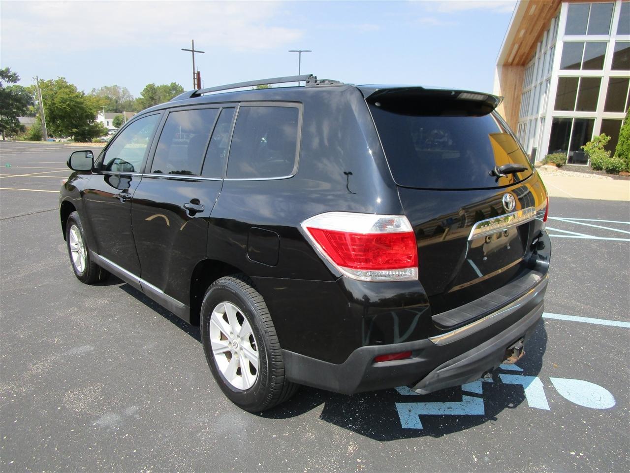 Toyota Highlander Base 4WD 2013