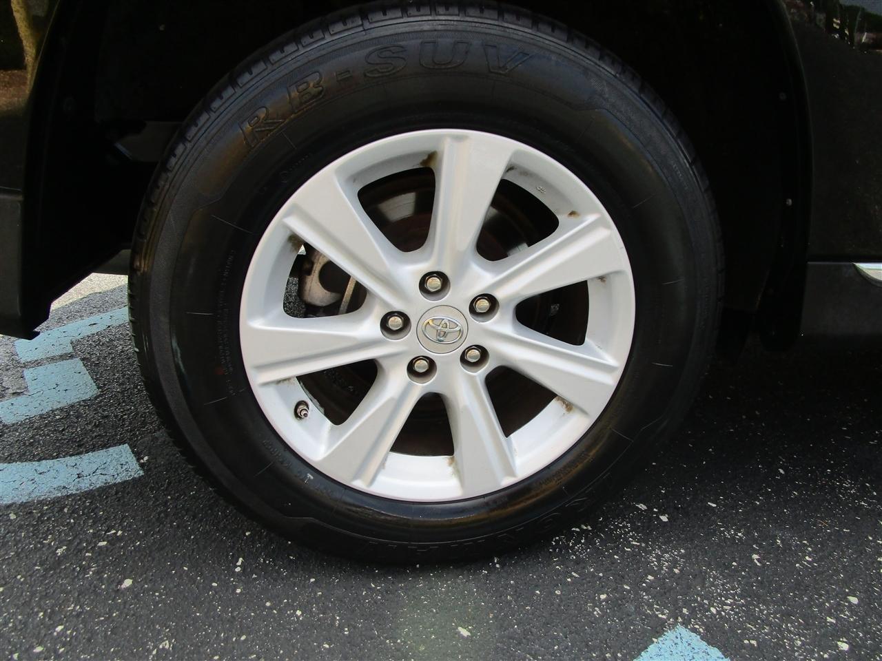 Toyota Highlander Base 4WD 2013