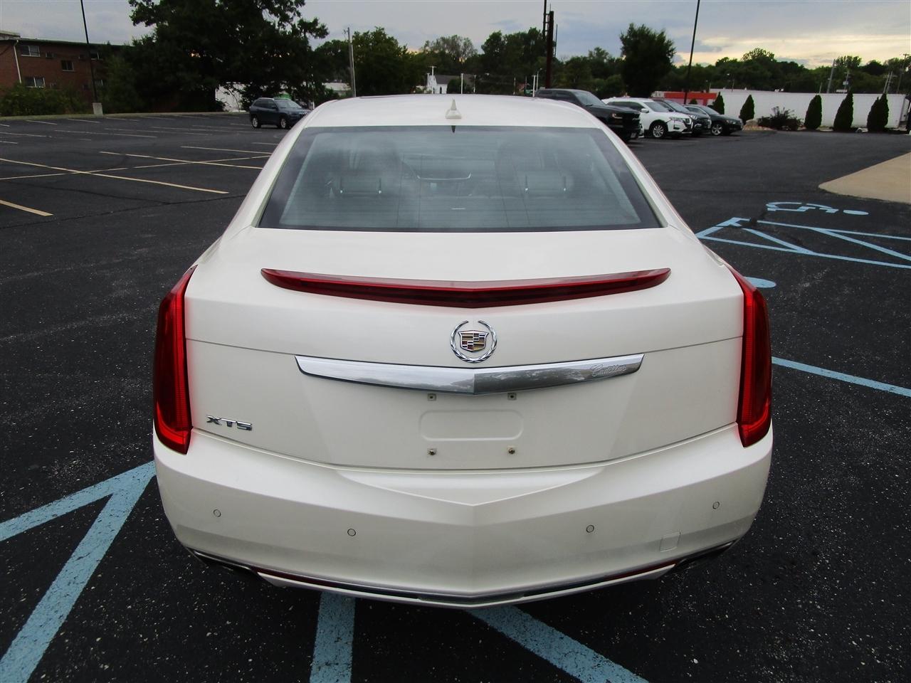 Cadillac XTS Premium 2013