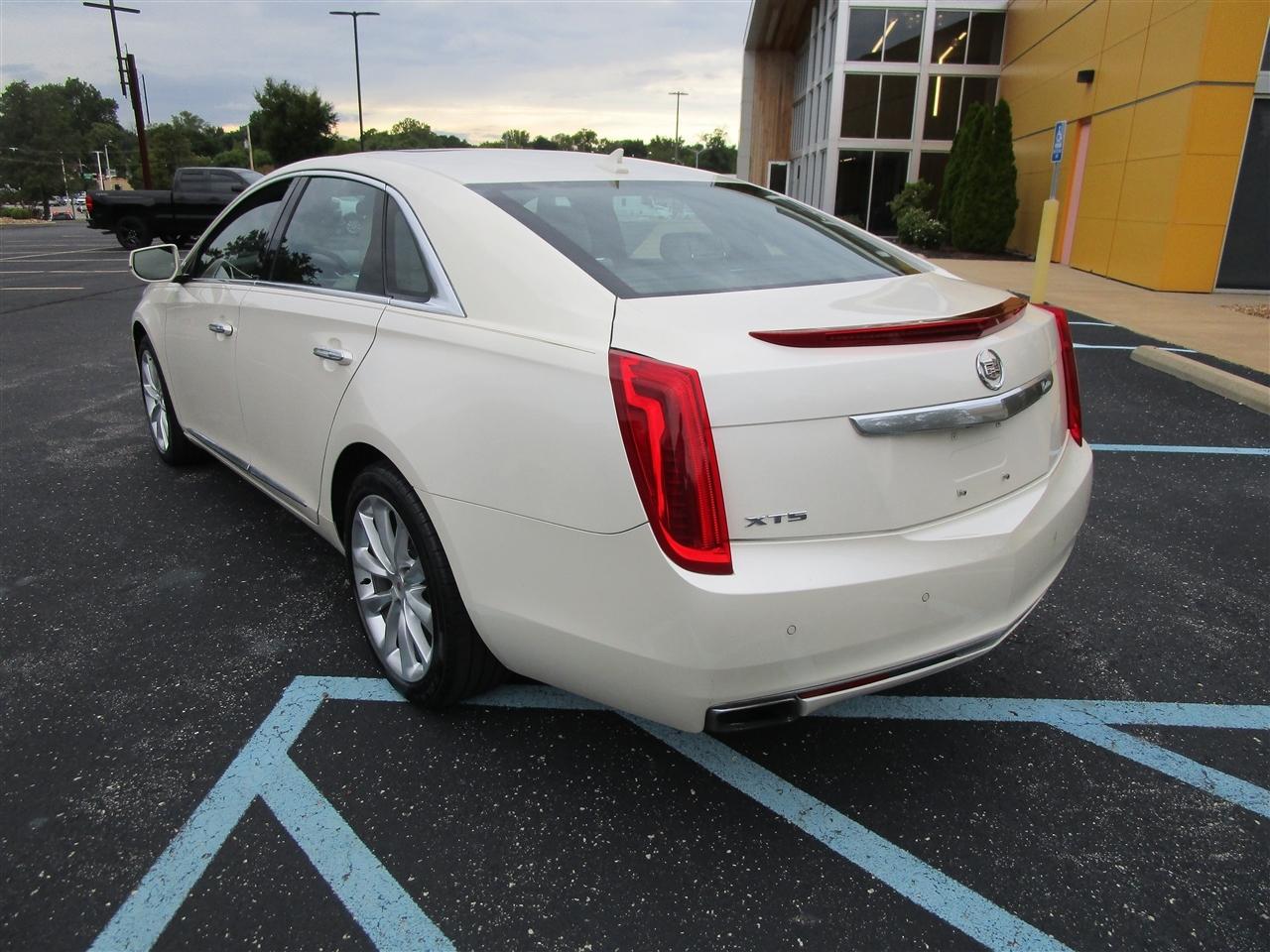 Cadillac XTS Premium 2013