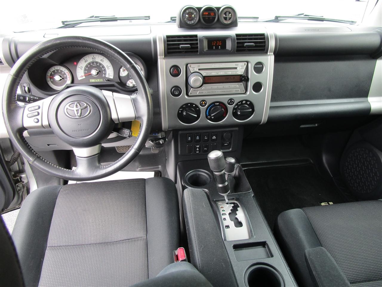 Toyota FJ Cruiser 4WD AT 2010