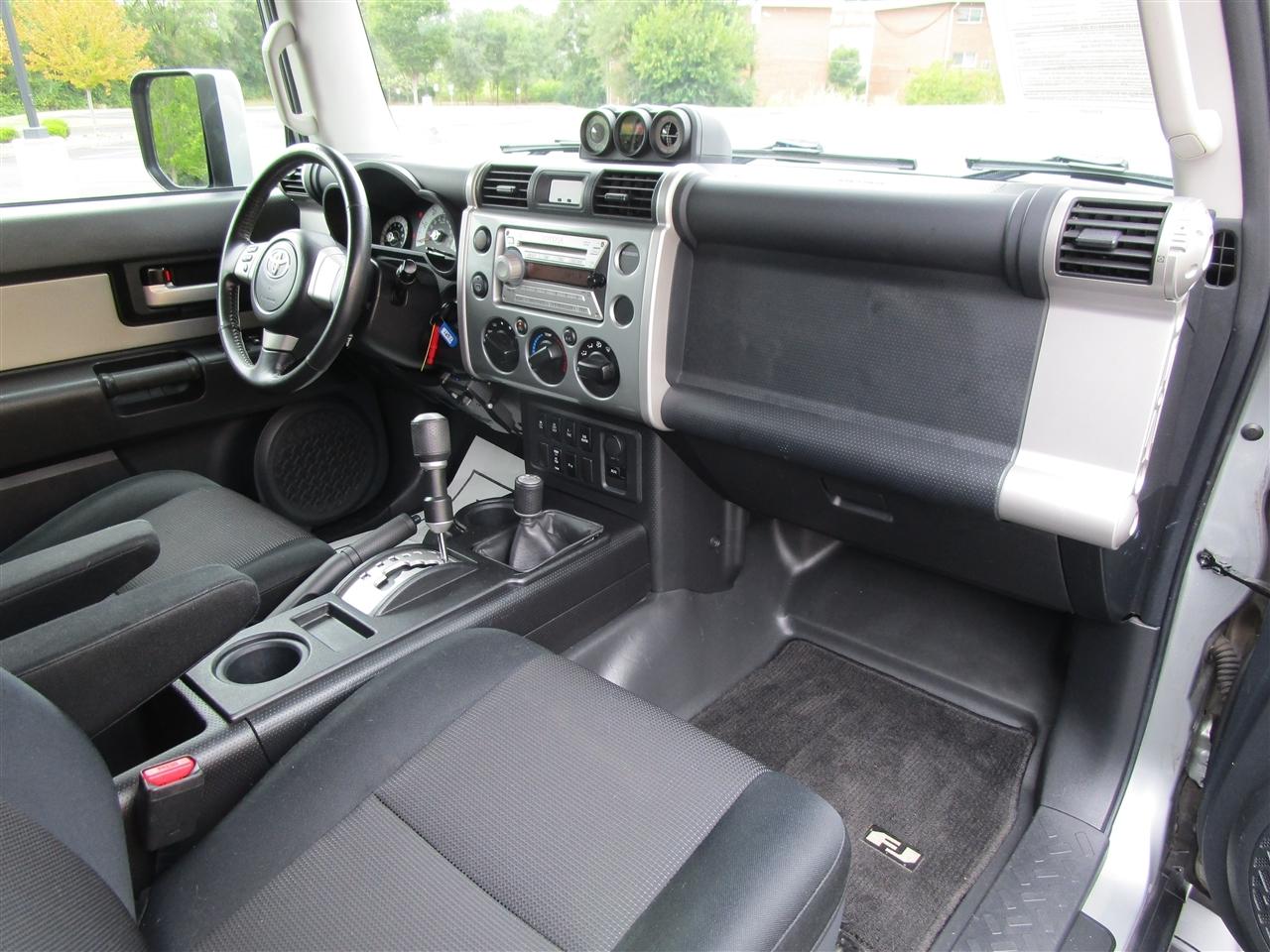 Toyota FJ Cruiser 4WD AT 2010