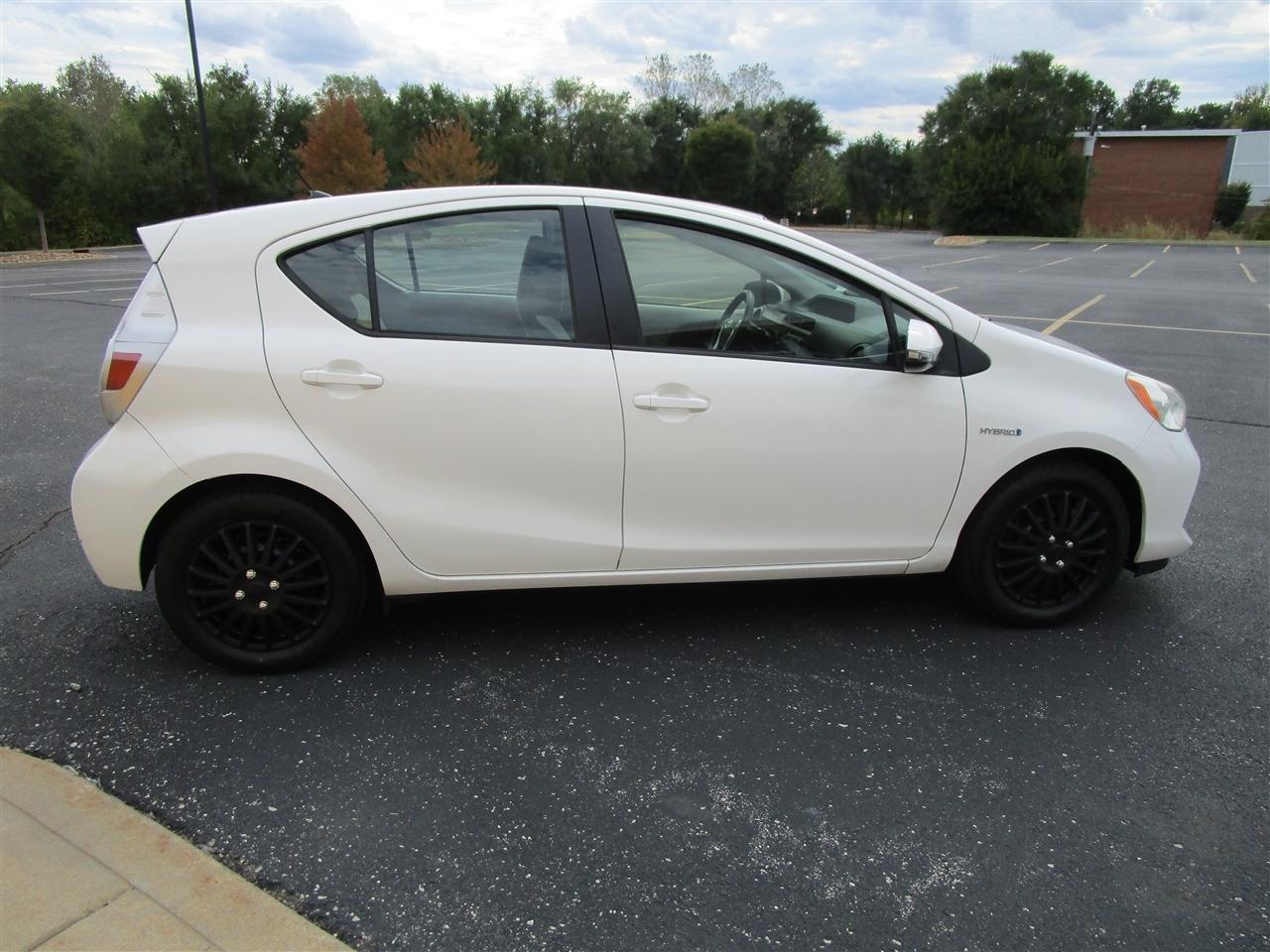 Toyota Prius c One 2012