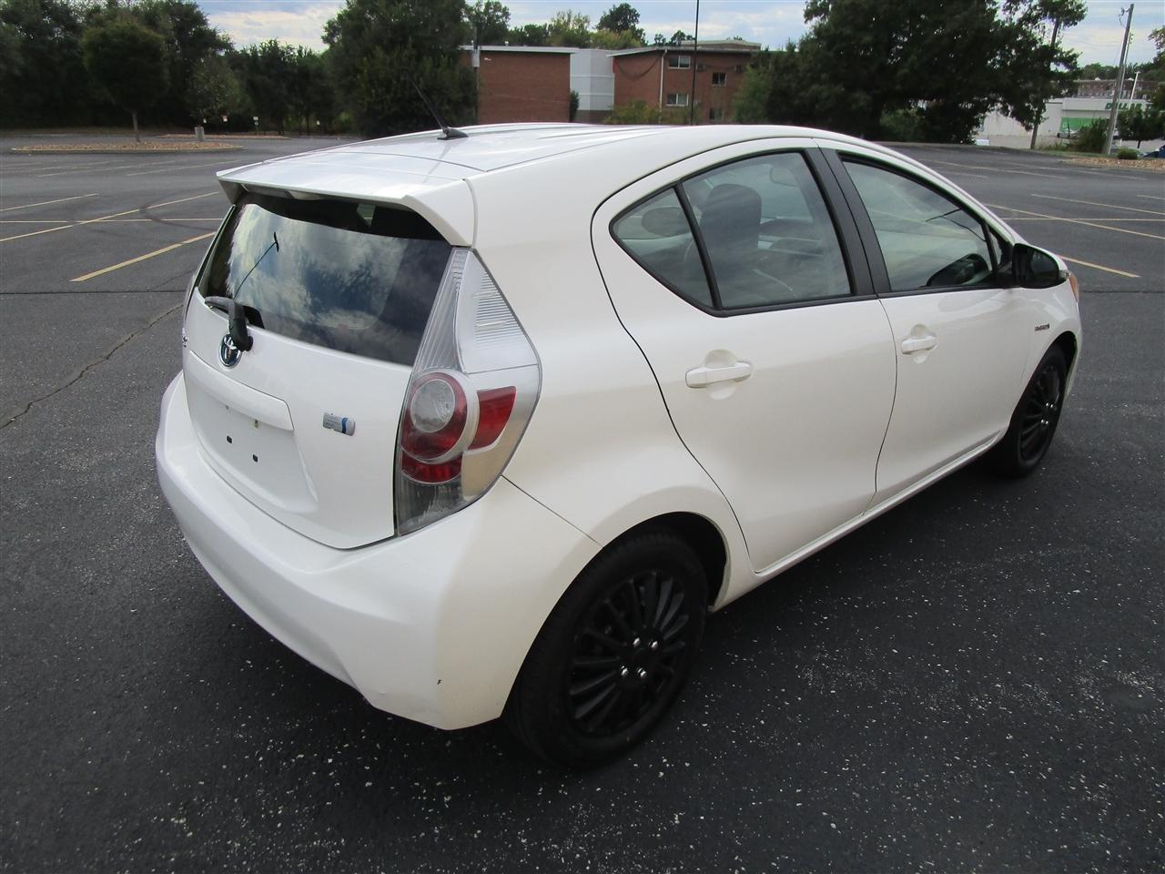 Toyota Prius c One 2012