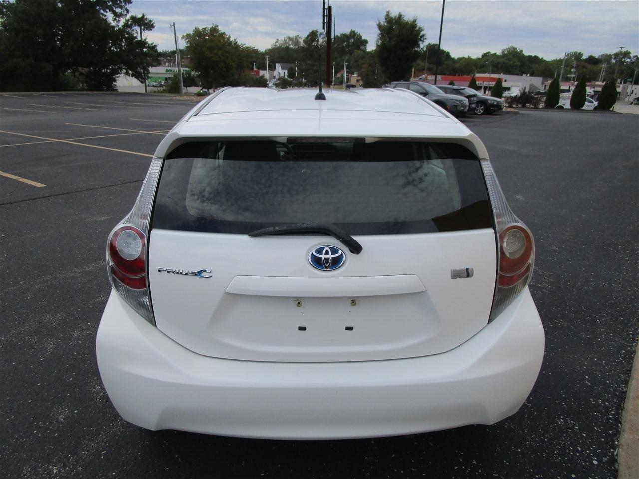 Toyota Prius c One 2012