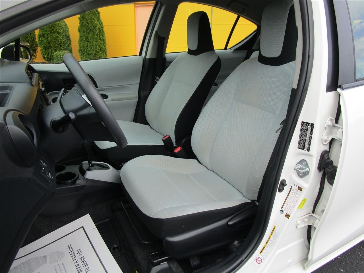 Toyota Prius c One 2012