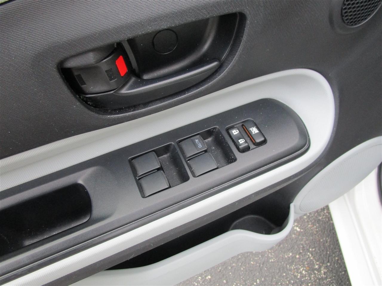 Toyota Prius c One 2012