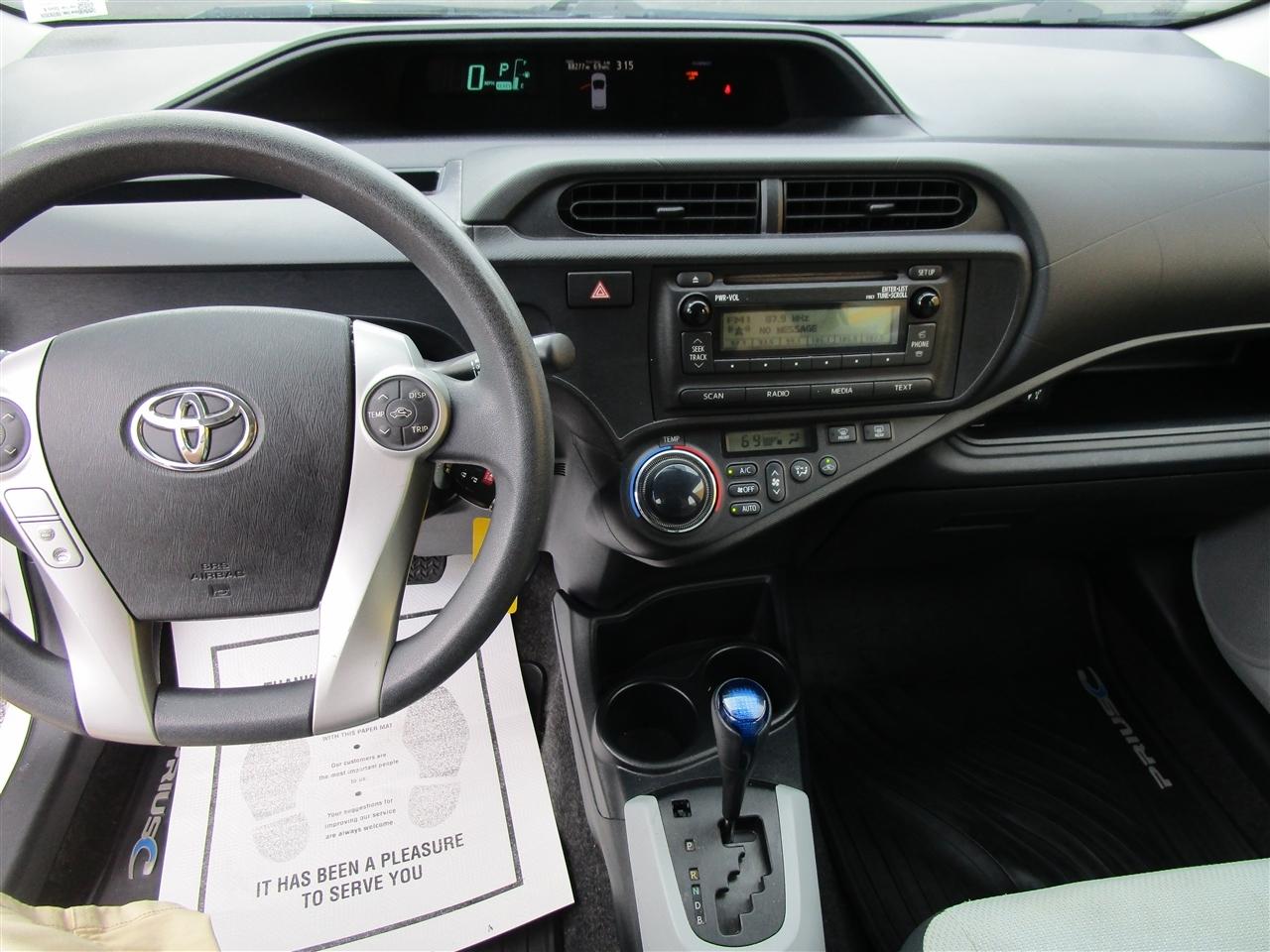 Toyota Prius c One 2012