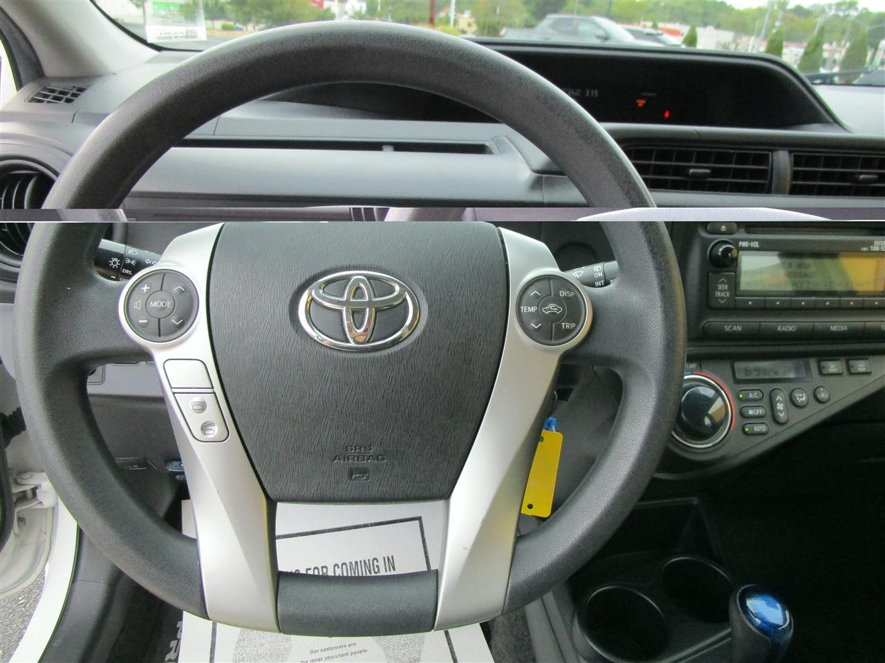 Toyota Prius c One 2012