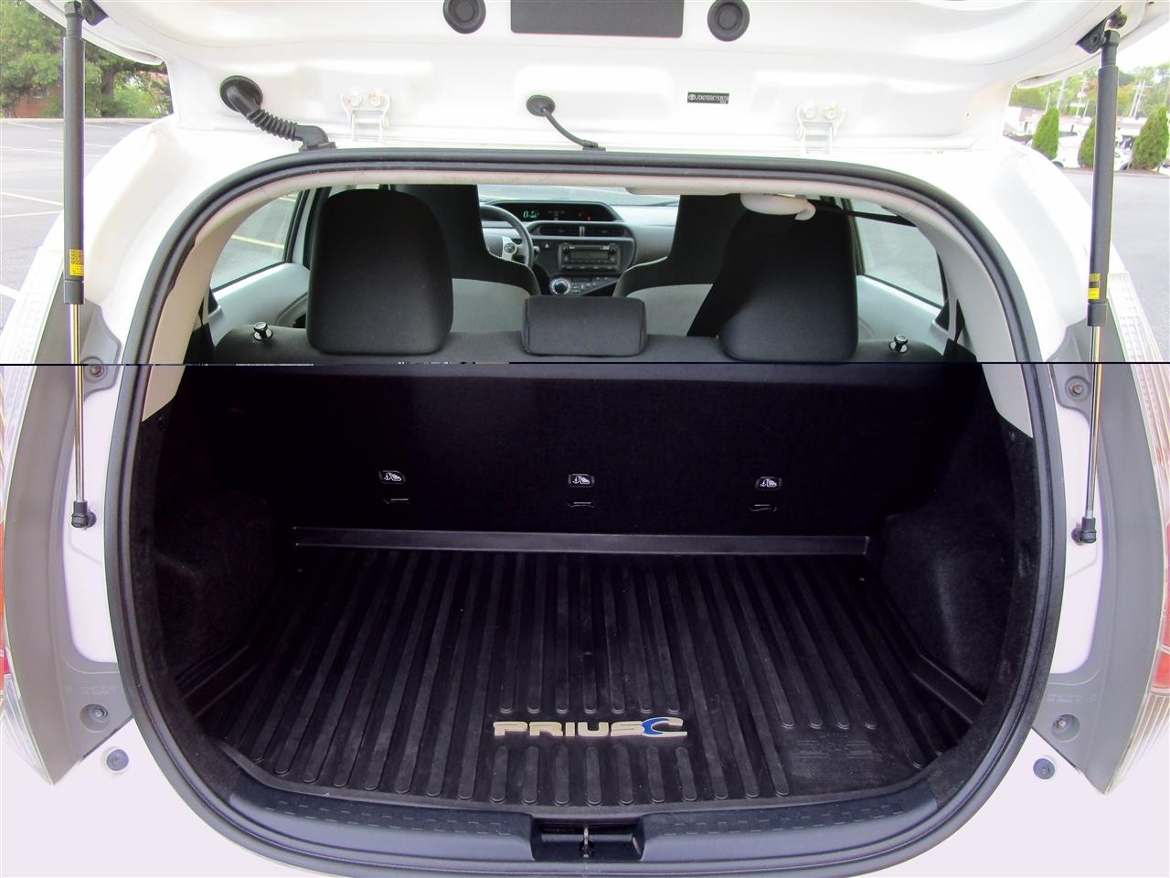 Toyota Prius c One 2012