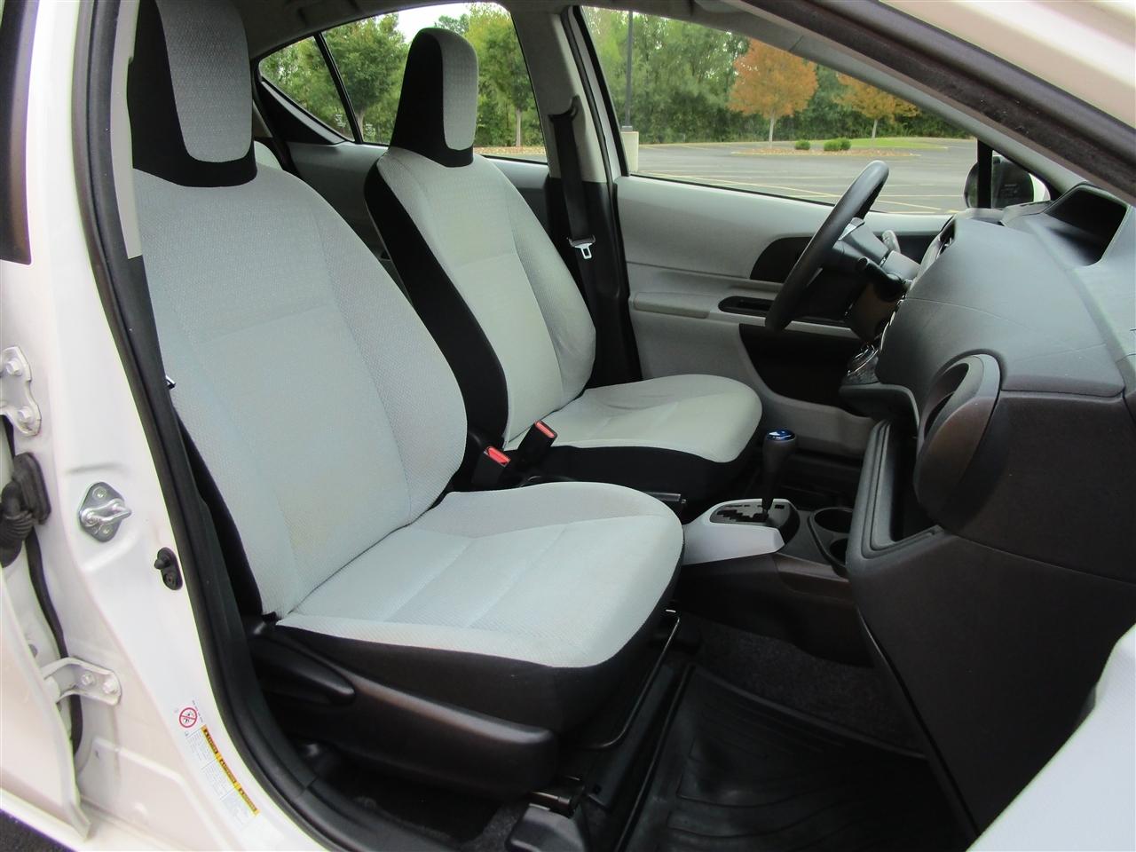 Toyota Prius c One 2012