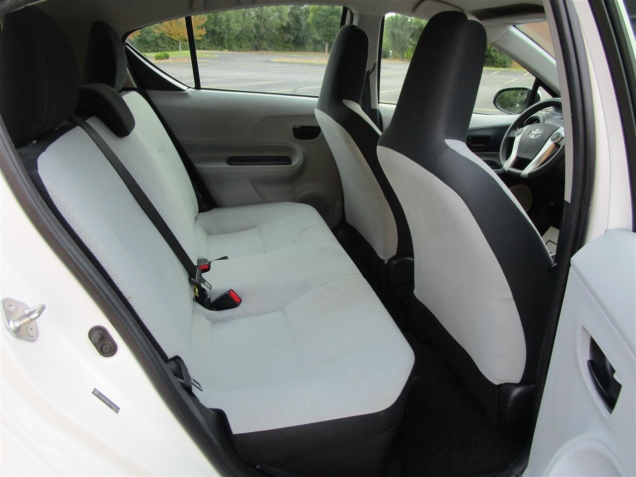 Toyota Prius c One 2012