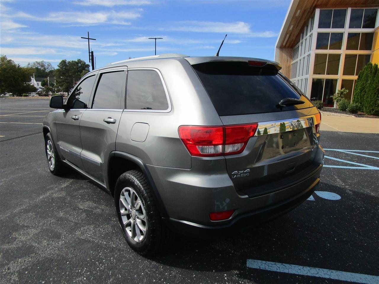 Jeep Grand Cherokee Laredo 4WD 2011