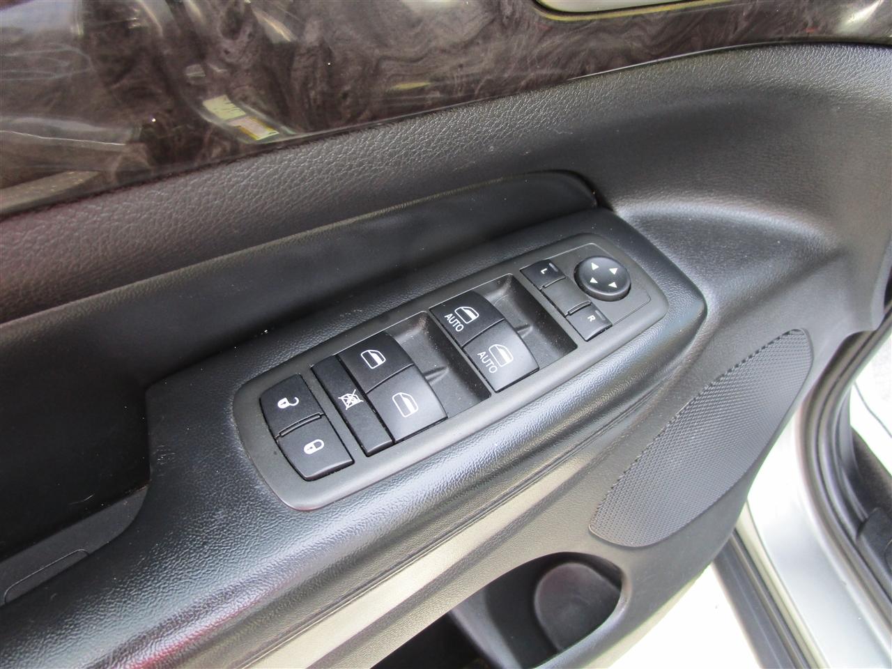 Jeep Grand Cherokee Laredo 4WD 2011