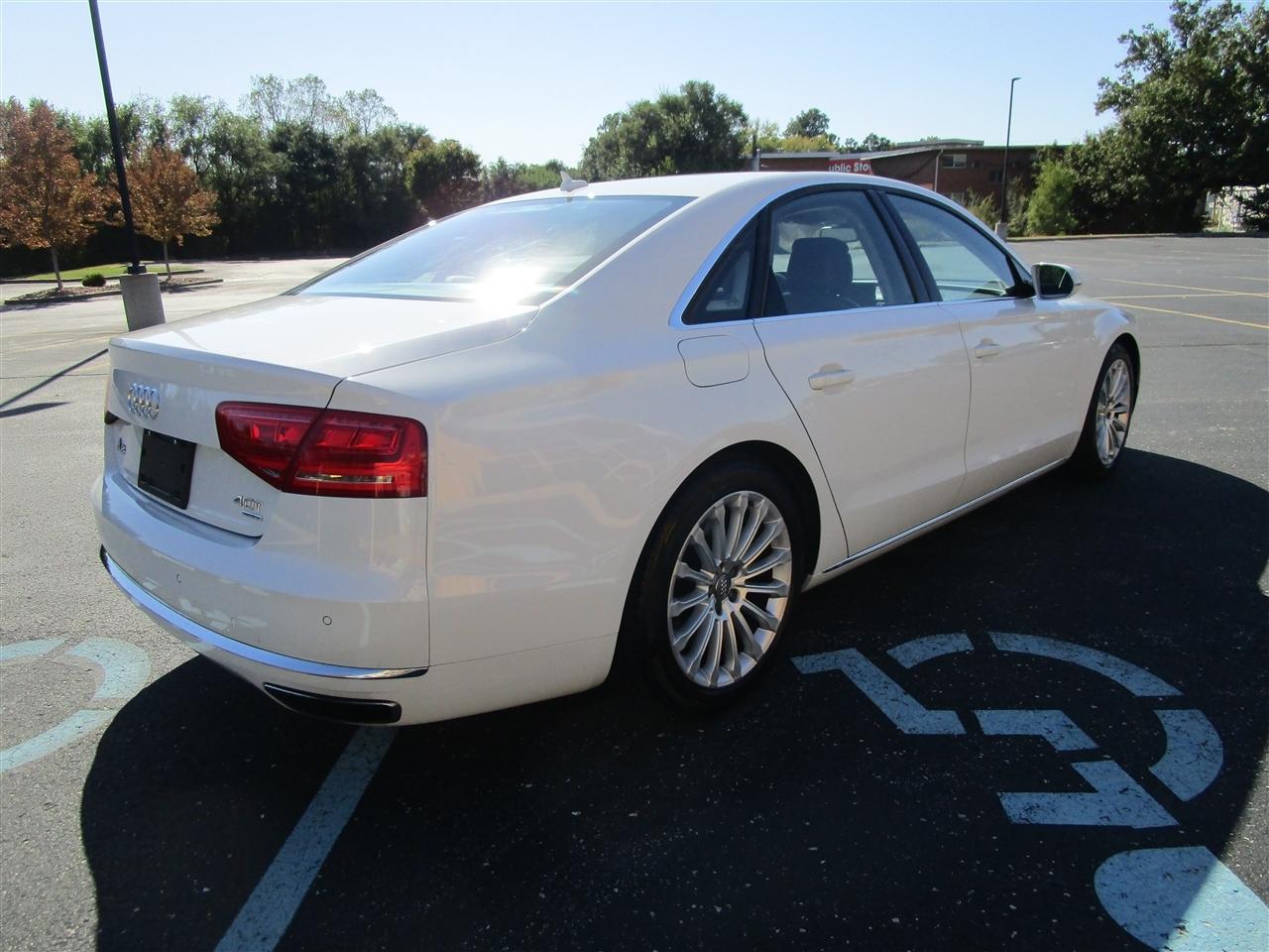 Audi A8 4.0T Sedan quattro Tiptronic 2014
