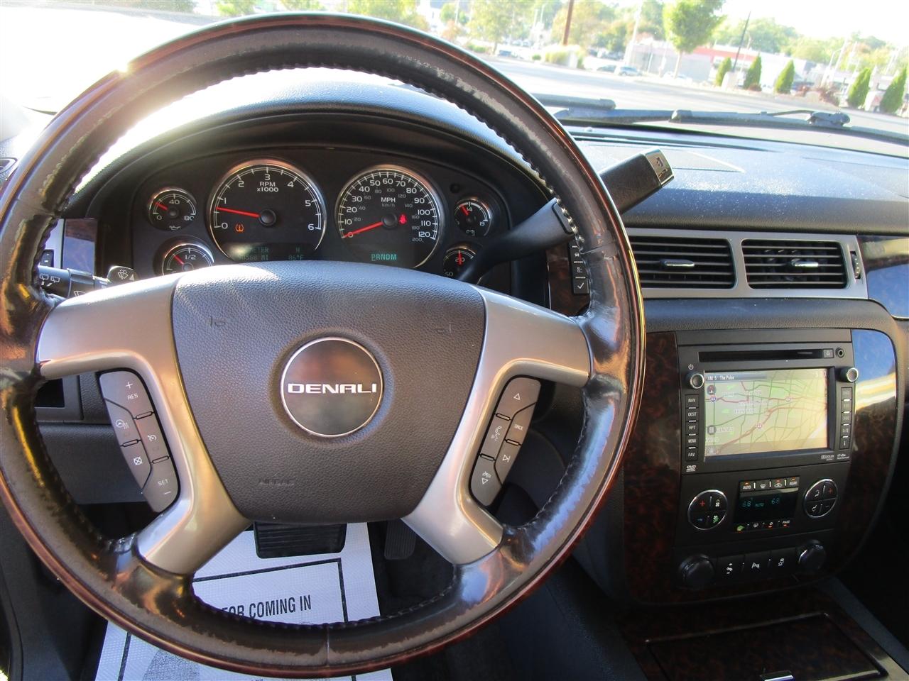 GMC Yukon Denali XL 4WD 2013