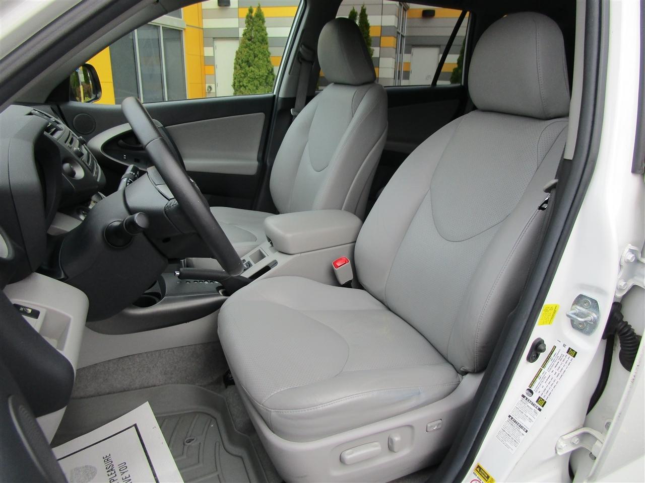 Toyota RAV4 Limited V6 4WD 2012