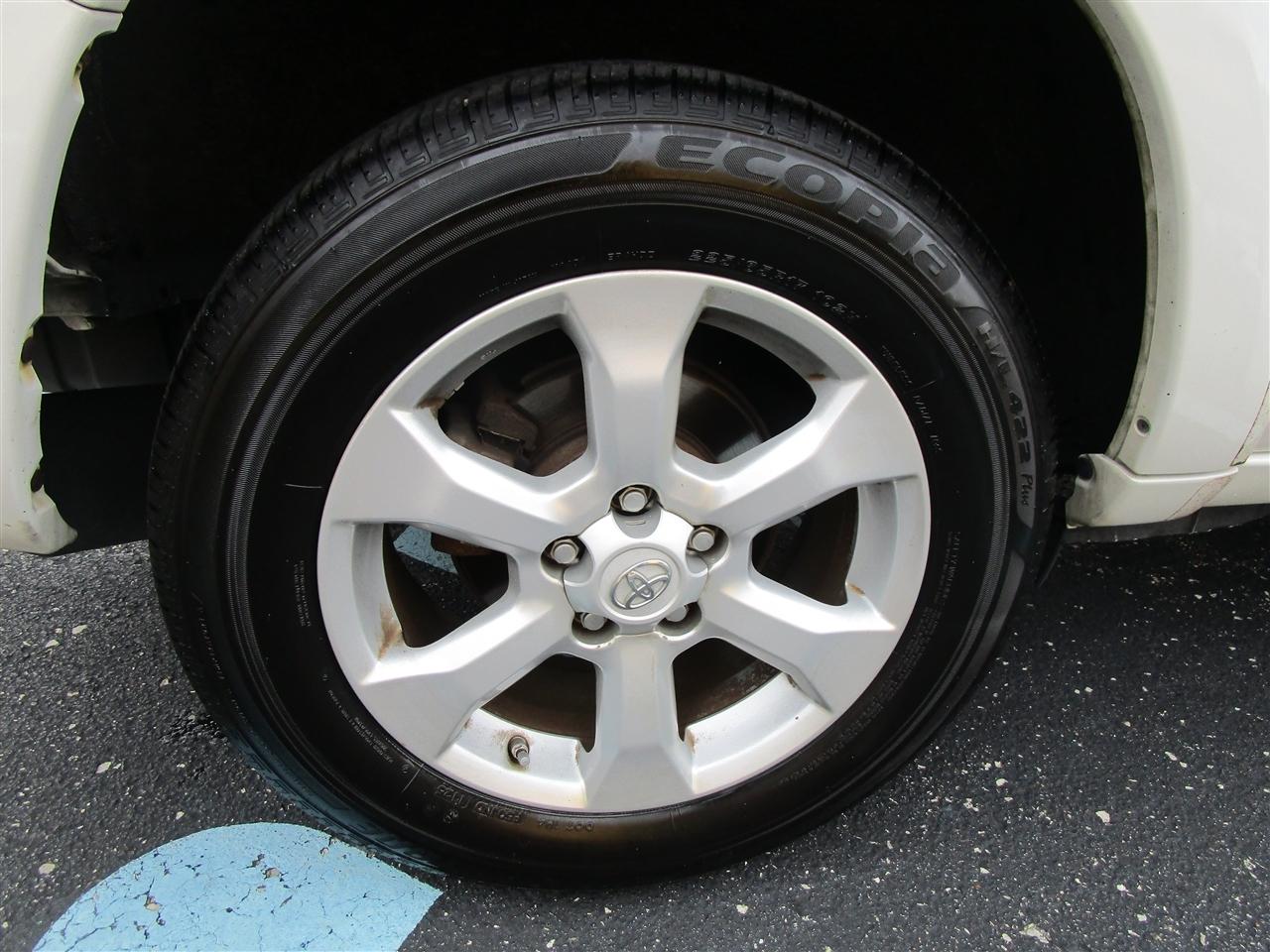 Toyota RAV4 Limited V6 4WD 2012