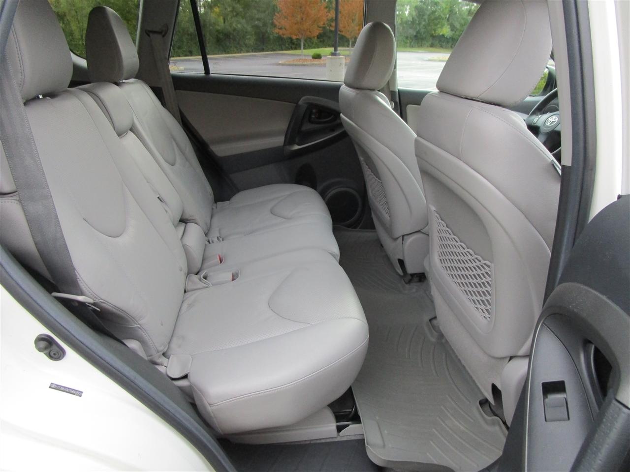 Toyota RAV4 Limited V6 4WD 2012